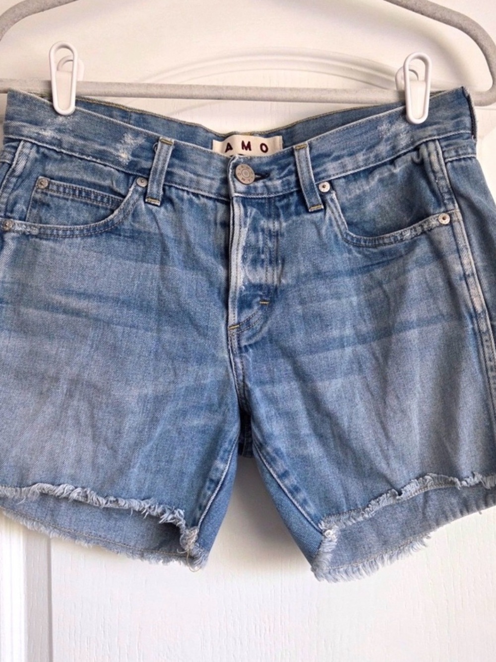 AMO Tomboy Short Mariner Light Wash Raw Hem Distressed Denim Shorts Sz 27 Sample